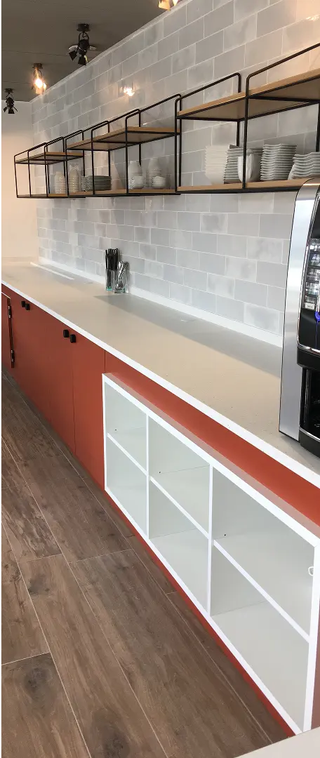 cuisine-sur-mesure agencement d'une cuisine avec buffet pour un hotel restaurant